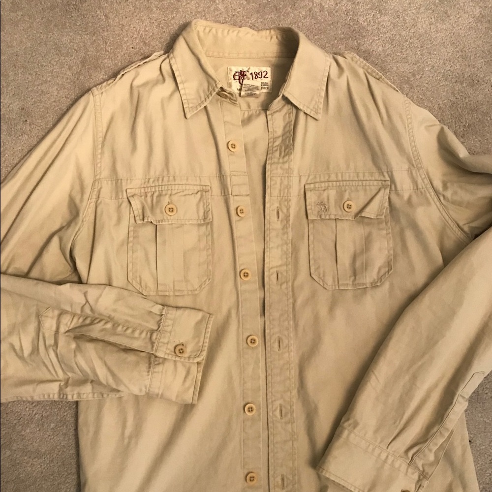 Abercrombie & Fitch button up shirt! Tan size XL